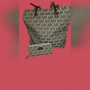 Michael Kors MK Logo Tote & Zip Wallet in Khaki/Chocolate